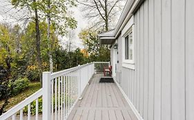 Cozy Collingwood Retreat By Property Valet